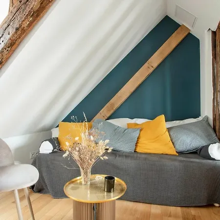 Charming Flat In The Historic Centre Of Paris - Welkeys