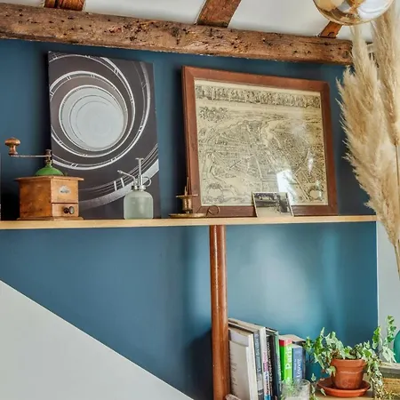Charming Flat In The Historic Centre Of Paris - Welkeys Paris
